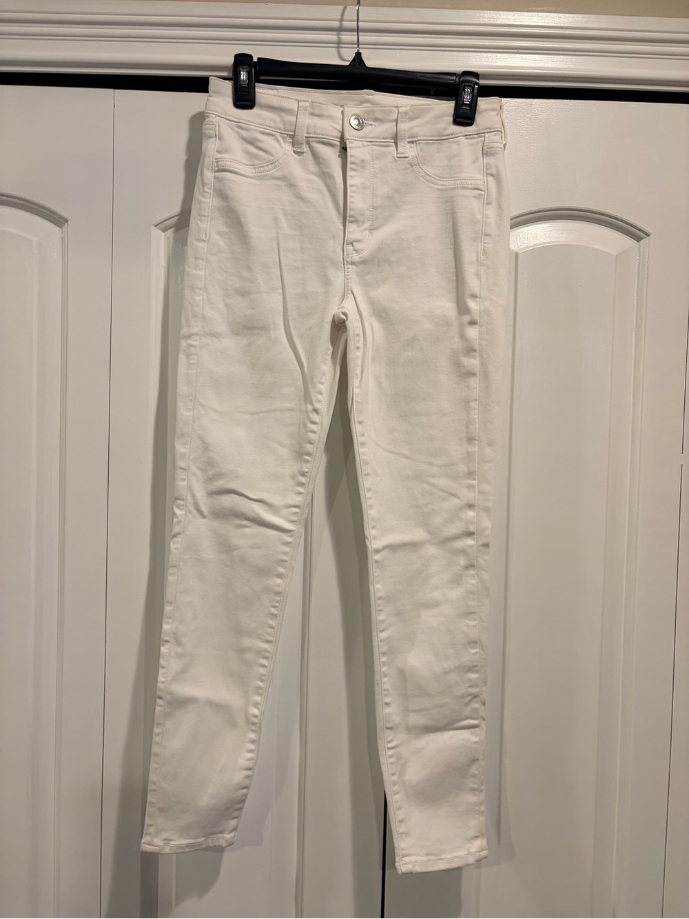 American Eagle Women's High-Rise White Skinny Jeans